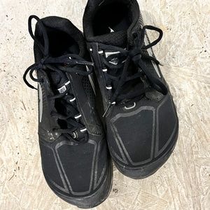 Altra Superior 4 Trail Running Shoes - almost new